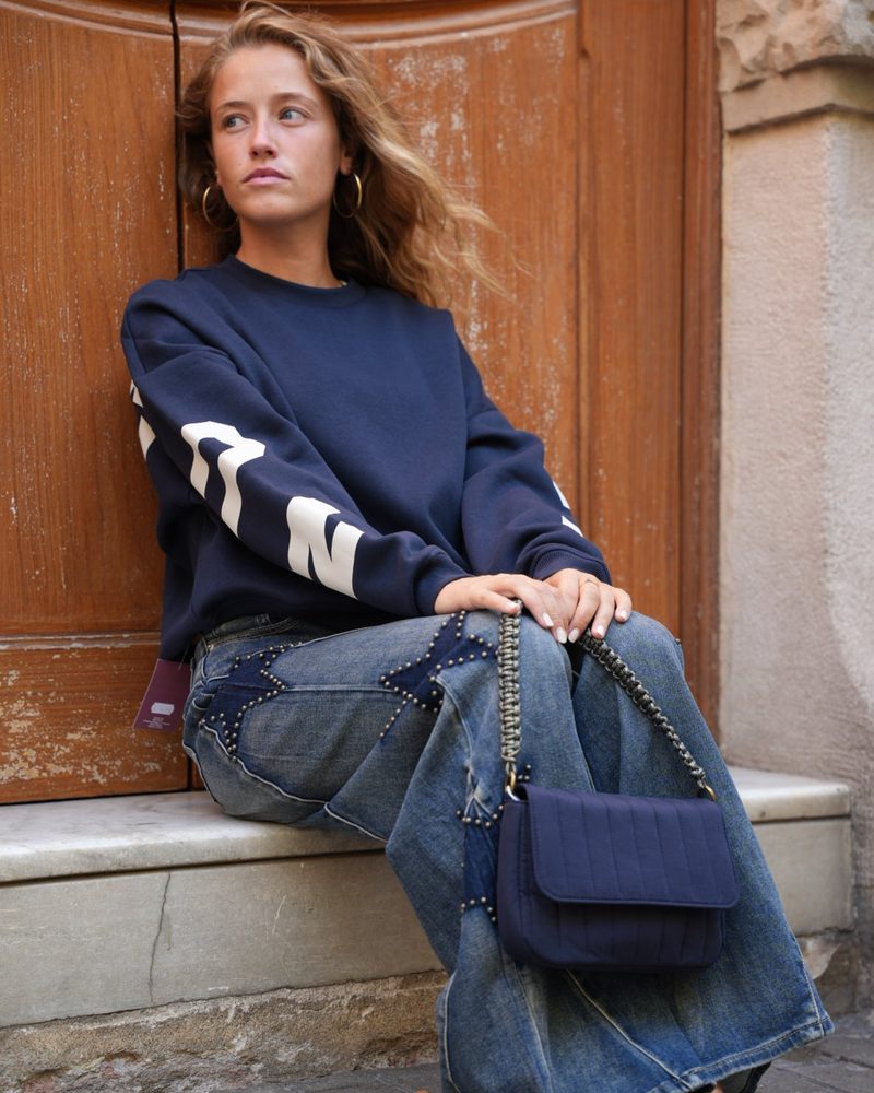 Modelo con sudadera de Okey Teen